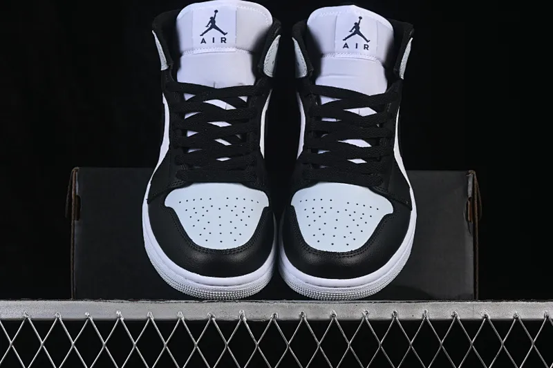 All categories Air Jordan Jordan series basketball shoes Air Jordan 1 Mid G version pure original Air Jordan 1 Mid AJ1 Joe 1 black and white gray mid-top cultural casual sneakers DQ8426-002
